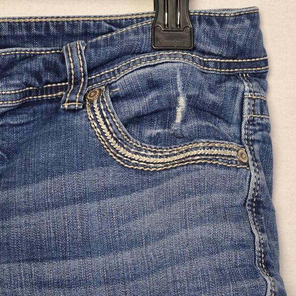 Maurices Distressed Raw Hem Jean Shorts Sz 13/14 - Picture 2 of 5